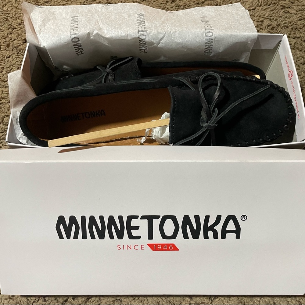 Brand new men’s Minnetonka moccasins